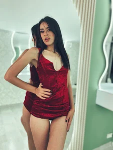 sexy curvy in red dress de karlaa_james  Imagens