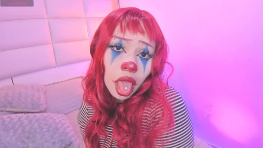 Sofia_clkの૮₍´˶• .• ⑅ ₎ა your favorite clown ⋆｡‧˚ʚ 🤡ɞ˚‧｡⋆の 2枚の写真