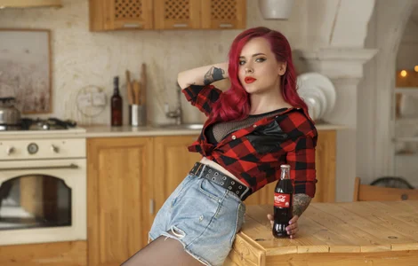 MileyMontanaのeat me..drink meの 2枚の写真