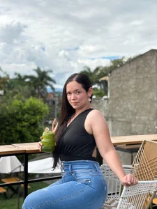 loreen_grey Mostrándote un poco de mi descanso 🍷💚 Bilde