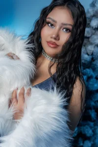 AmberLewis_ WINTER CHARM Immagine 