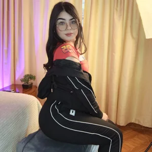 Jade_Nmm In black sweatshirt🖤 Pic 3