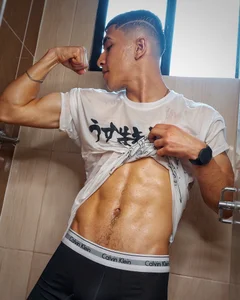 AlexanderSavage Wet body Pic
