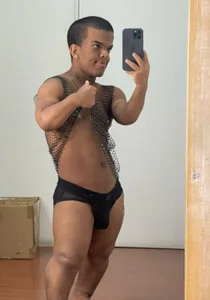 A shiny midget guy✨