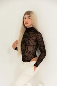 Between whispers and temptation de PerlaRogerss_  6 Imagens