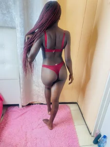 Melanin2002 I love red Pic 2