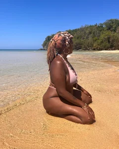 ChocolateCakeQueen 🌊✨🏝️☀️ Bilde 3