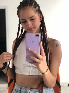 MelodyMansson Good morning, my loves! 🌸 I’m ready to make this day all about us. I’ll be live Monday to Friday fr Foto 3