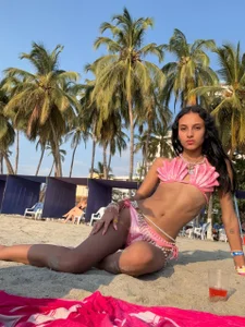 Lilith_Zen kullanıcısının BEACH TIME albümü -  6 fotoğraf