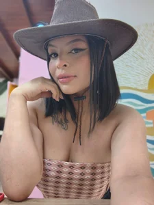 sherylgrey If you get any closer, you'll feel the heat of this cowgirl❤️‍🔥 Immagine  2