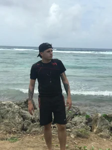 LouiseVegaa on a walk ⛱🌴 Pic 4