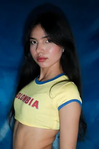 jadelaurent: 💛💙❤️ ( 2 фото)