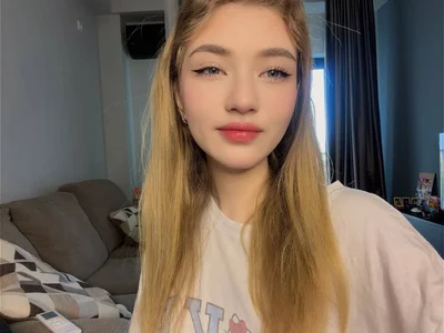 just woke up de AveryBerkson  4 Imagens