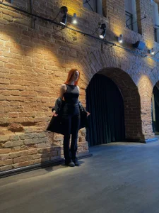 EsmaCrumbley Public Kuva 4