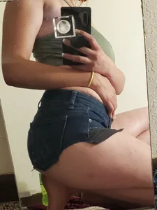 TinyMILF666 Public Pic 3