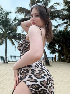 ChloeMarsch 🏝️ send me on vacation, It's a good look for me 圖片 2