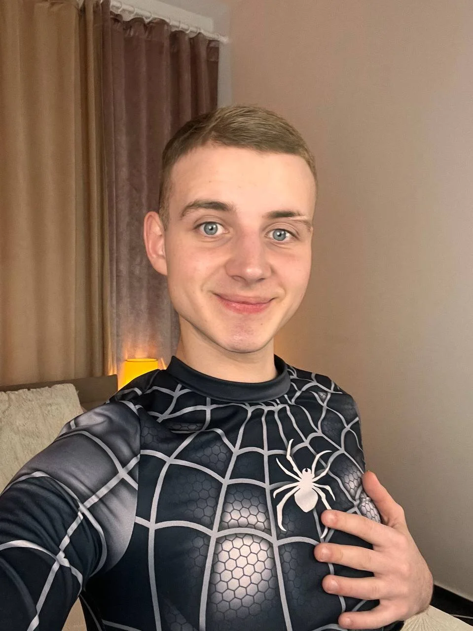 HereAlexColee-এর ট্রেন্ডিং  3381টি ছবি