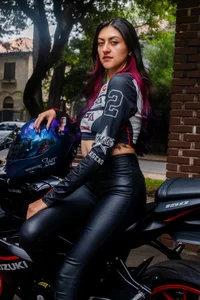 sweetfoxy_17 On my motorcycle Foto 7