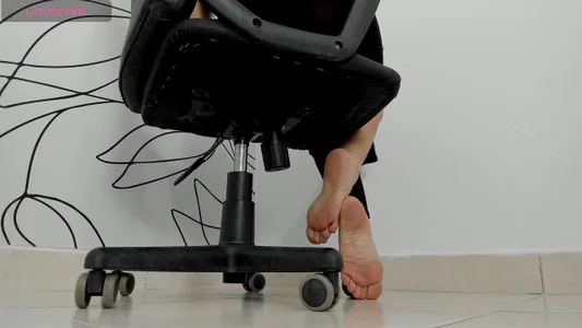 alma_fenix Subtle, soft but they know how to dominate🖤. Foto 3