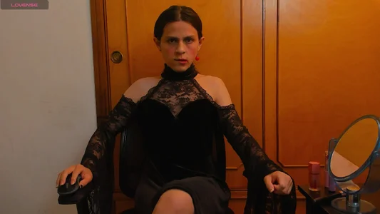 Petite-Goth Public Pic 3