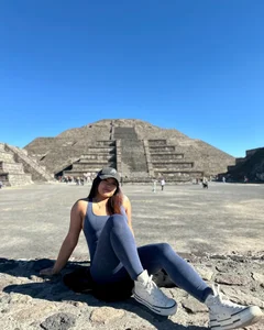 _Adharaa Public . fénykép