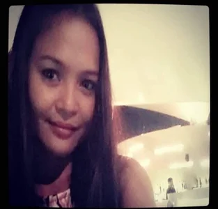 Kisses-13 Public Immagine 