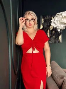 DianaFrances What dress should I wear on a date? Red? Fotka 5