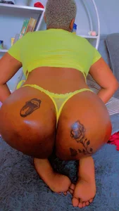 Babez_show Public Pic 4