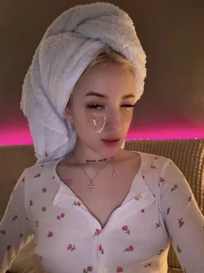 millypopa natural beauty in a home outfit Pic 5