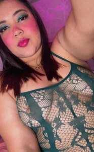 VanessaKalo Come get me! It's always hot here Pic 4