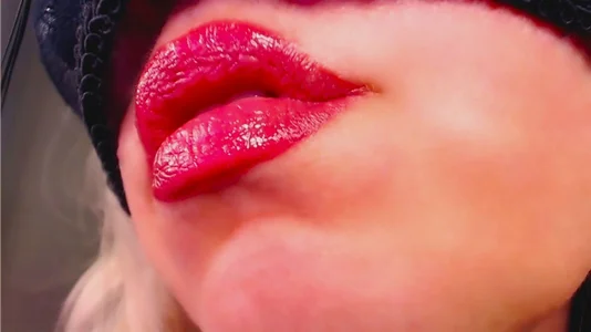 LunaVika lips Pic