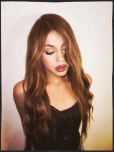 clara_evanss_s Here is this cute girl with red lips Immagine  4