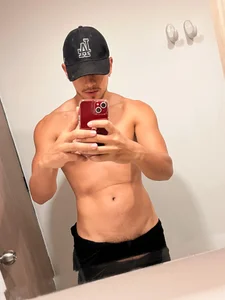 Aaronfox_x At home Pic 4