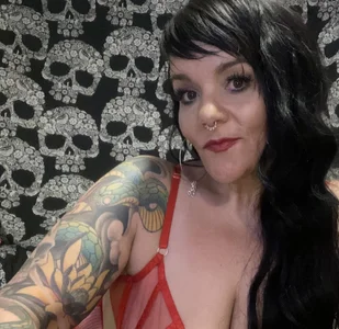 Xoxobigbooty Lady in red Pic 2