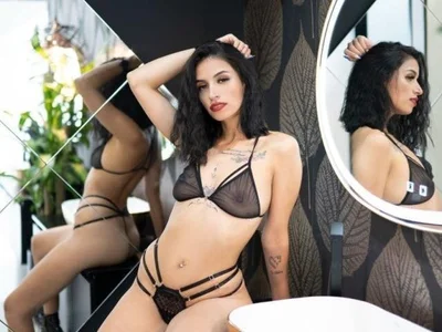 ChanelAdamss_ Public Pic 4