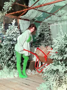 Lisa_Blossom christmas theif 🌲🎁 Pic 6