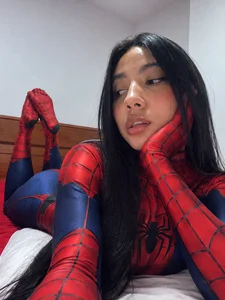 Caught in spider girl's web 🕸️🕷️🫦 od coole_amelia  snímek