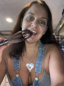 RachaelRay69 Public Pic 7