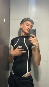 Twink18_ Public Foto 4