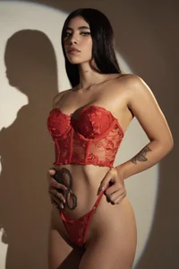 Sophi_Adams04 Do u like red? Pic