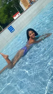 charlotteone My body in the pool 🥵🥵🥵🦋 사진 8