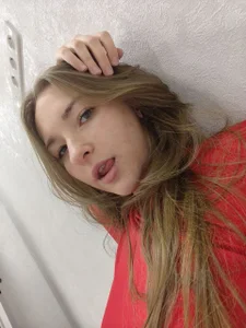 FloWkaley: red dress ( 3 фото)