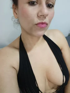 vanessa-titisM Hot tits M Immagine 