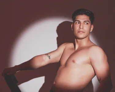 Karimferrer "My kisses are not promises ... they are warnings." Hình 2