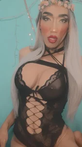 karlaveckytsのyou slut hotの 3枚の写真