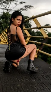 hillarybigboobsPublic Bild