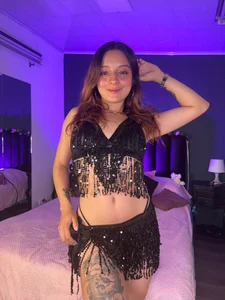 Sarah at night😏 od Sara01_gh  snímek