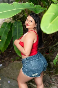 Lena_Cum69のREDの 2枚の写真