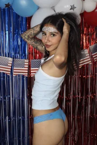 Kat_44 Stars, Stripes & Hot Vibes ✨❤️🤍💙 Foto 2