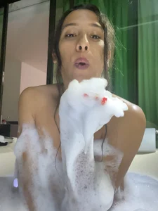 dangerous_bitch In jacuzzi Pic